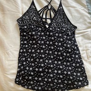 Silence + noise black and white tank top! Strappy details in the back!